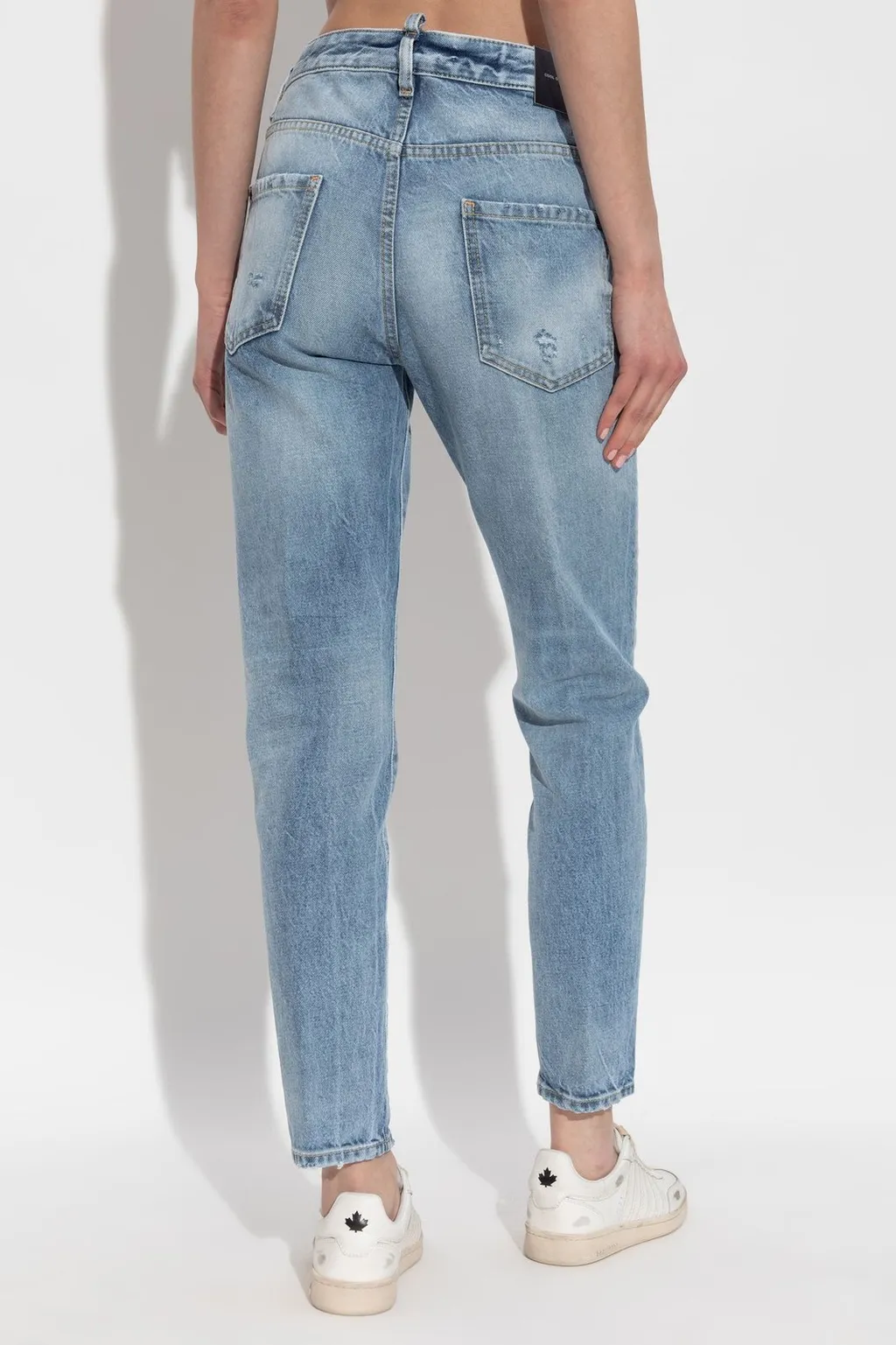 Light Diagonale Wash Cool Girl Distressed Jeans