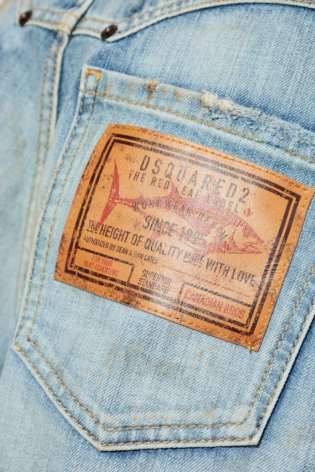 Distressed Loose Jeans
