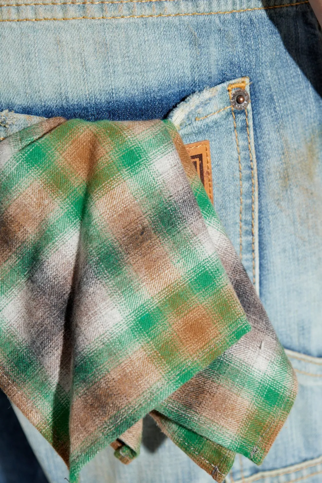 Distressed Cropped Jeans