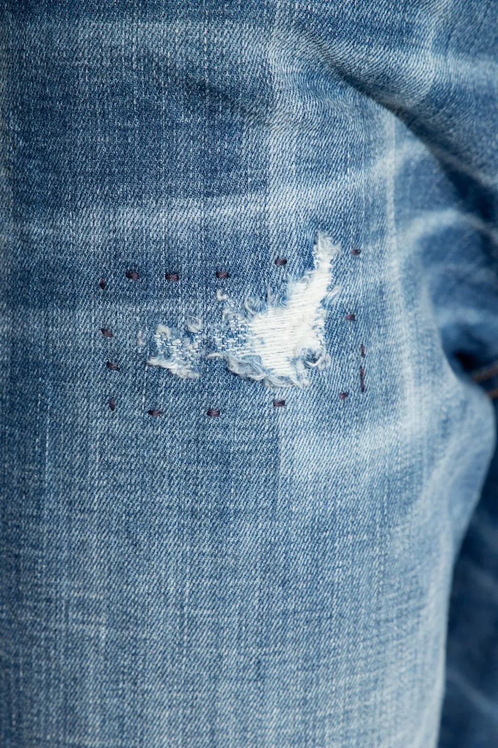 Distressed Cropped Jeans