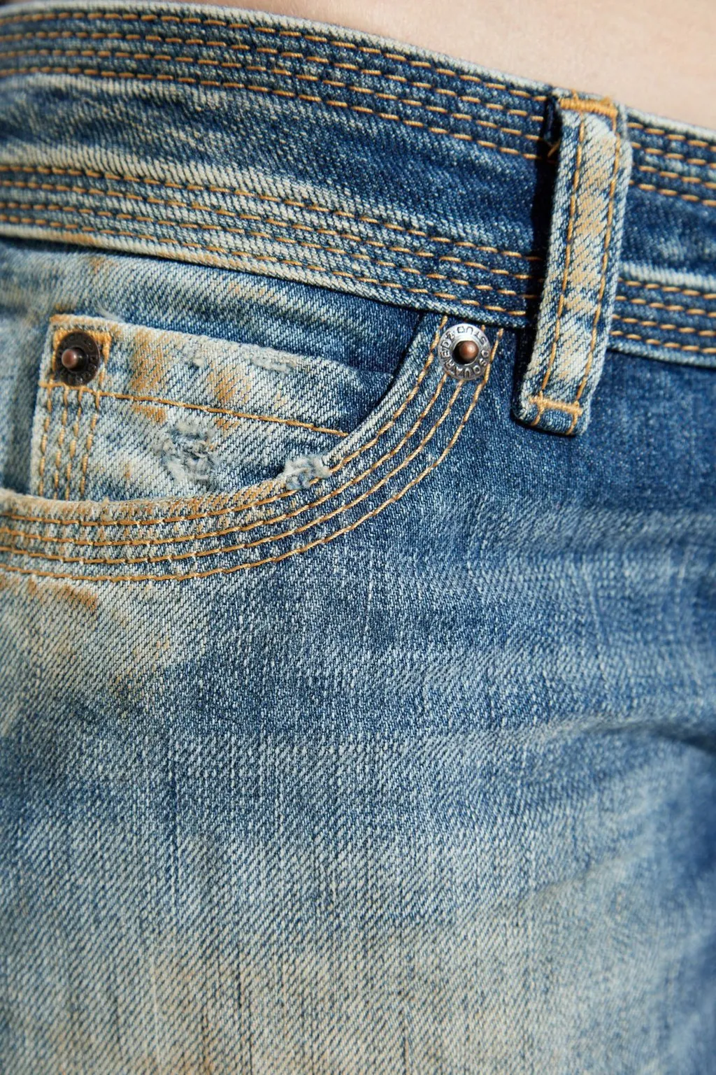 Medium Rodeo Wash Distressed Jennifer Jeans