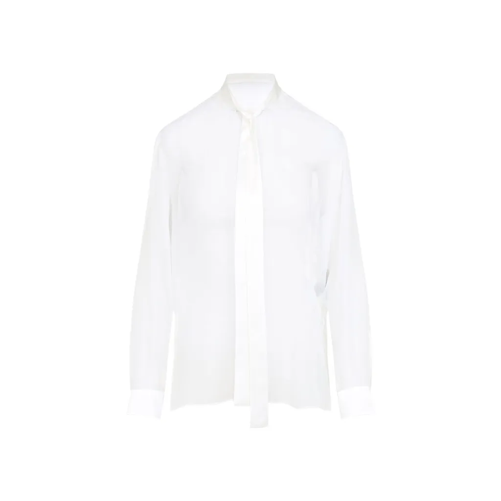 Long-Sleeved Buttoned Shirt