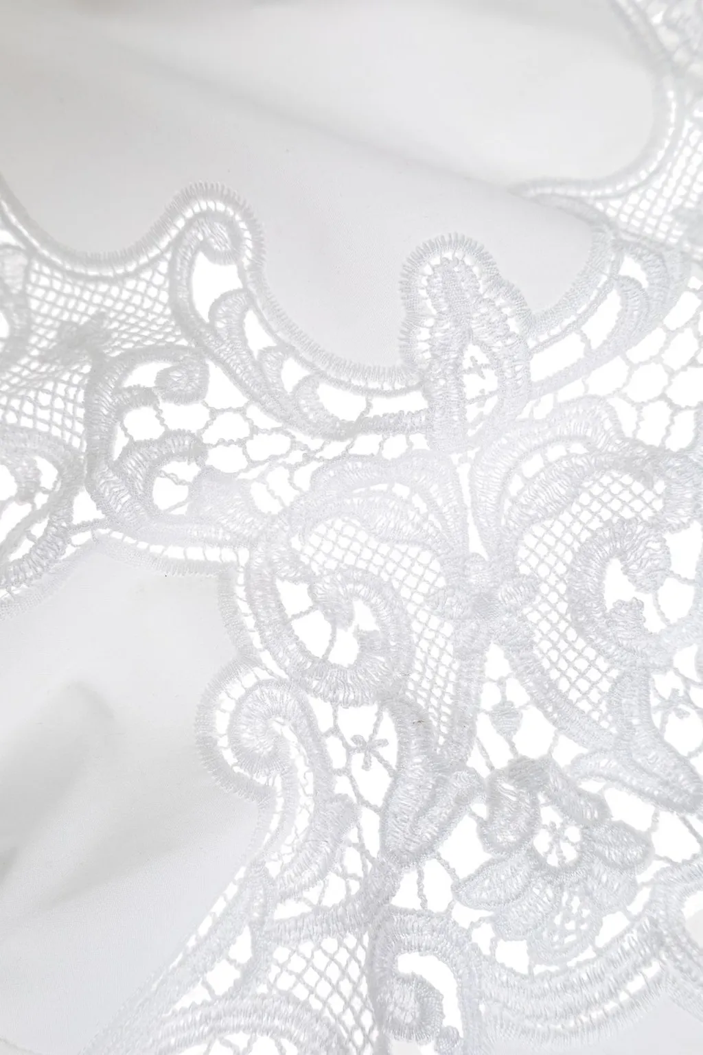 Cut-Out Detailed Veil