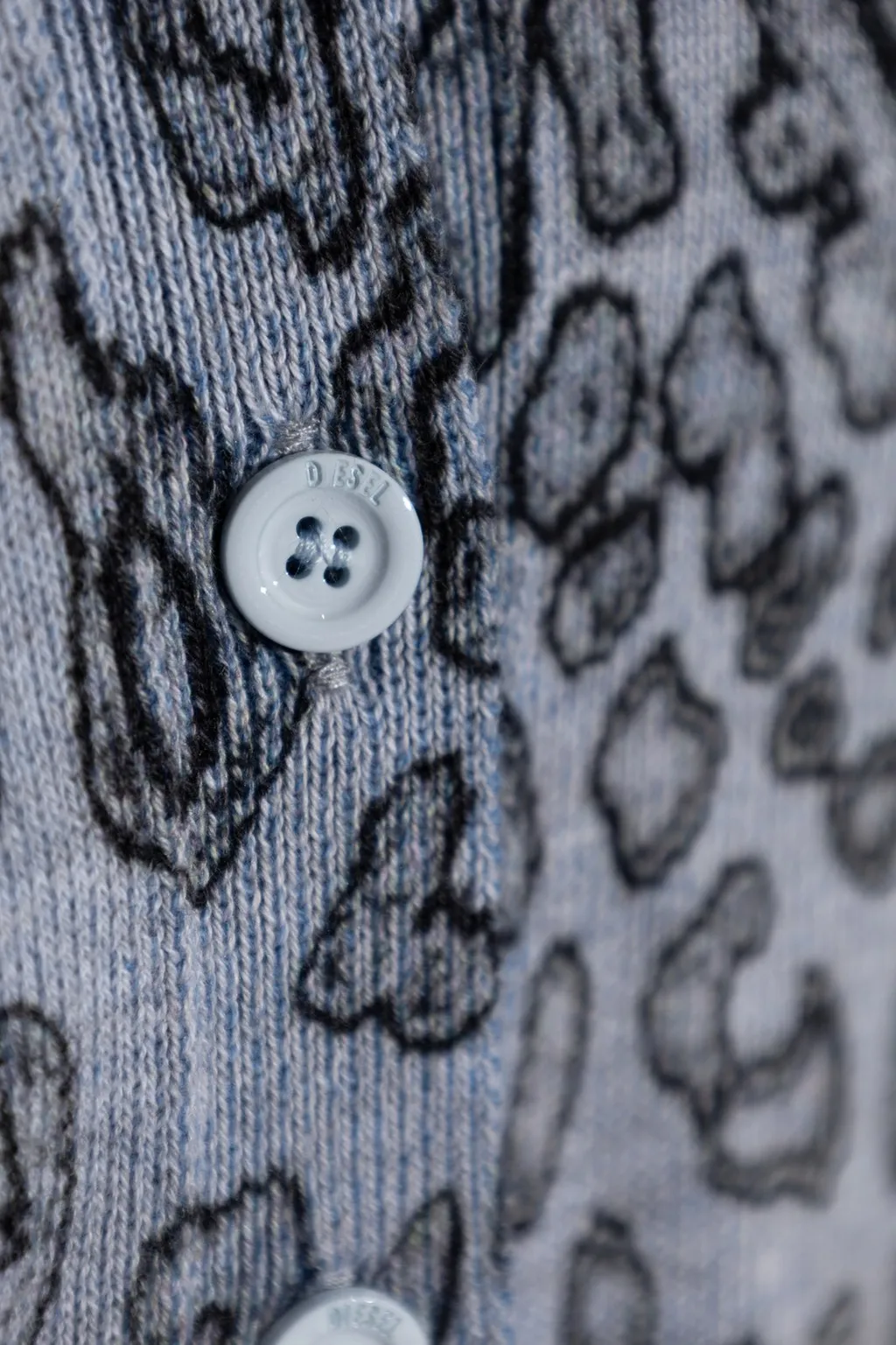 M-Alima-Leo V-Neck Cardigan
