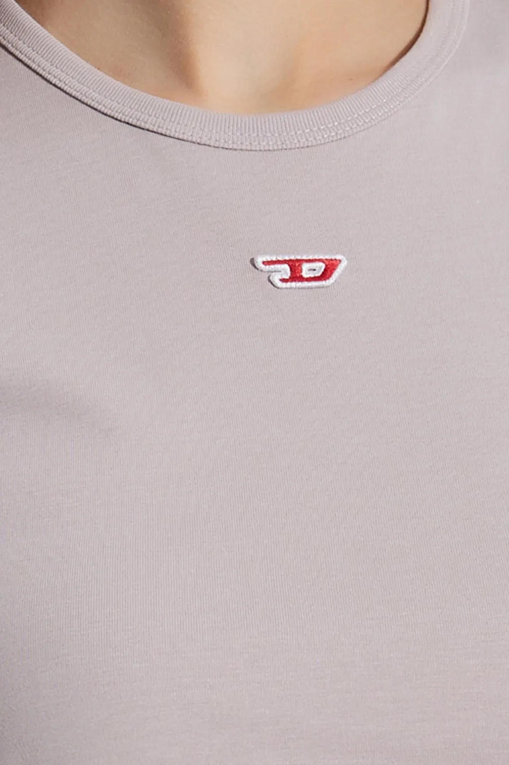 T-Uncutie-Long-D Embroidered D Patch T-Shirt