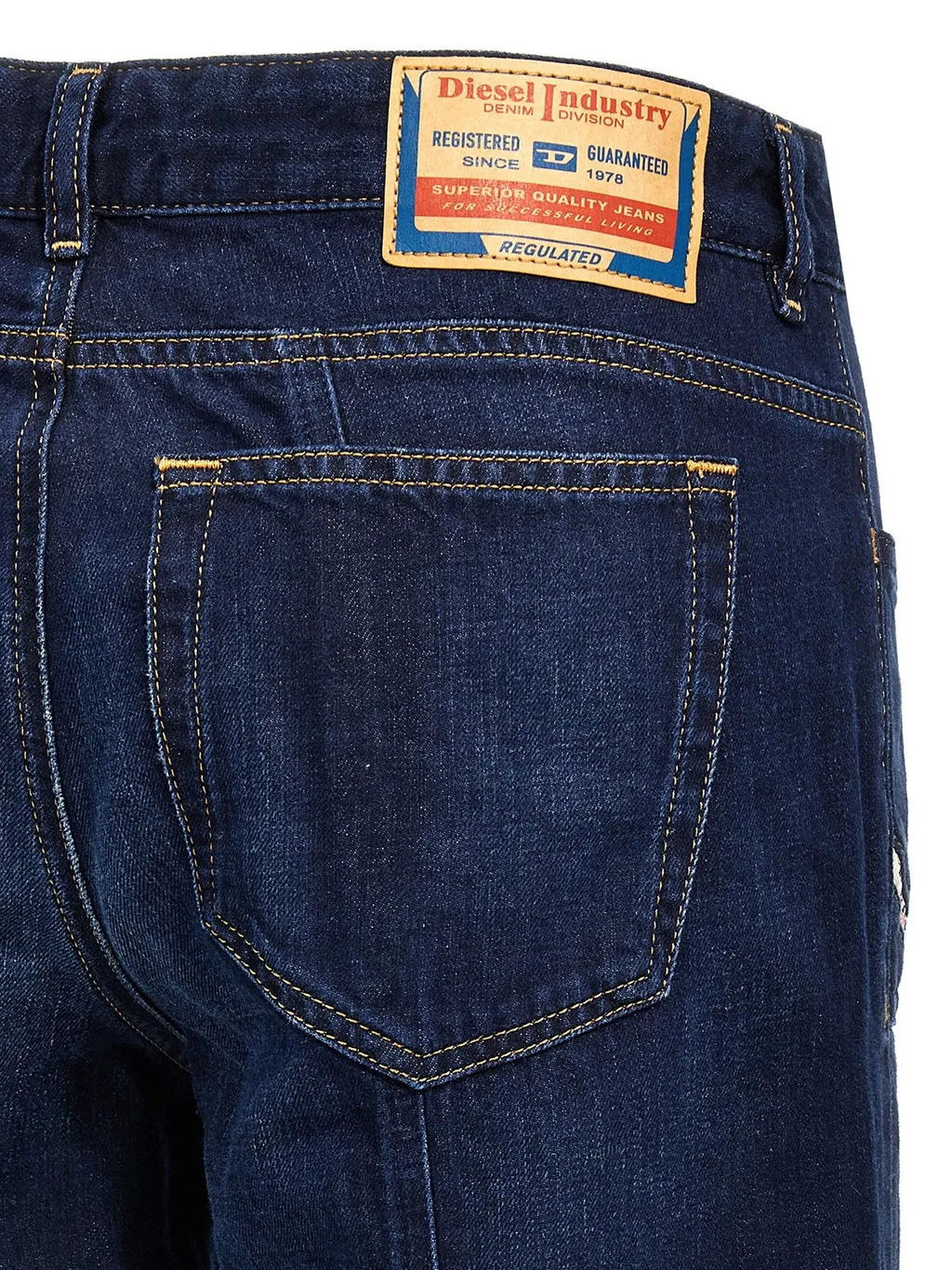 D-Akii L32 Flared Jeans