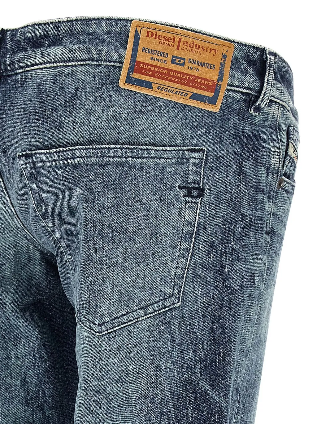 D-Waisty Low-Waisted Jeans
