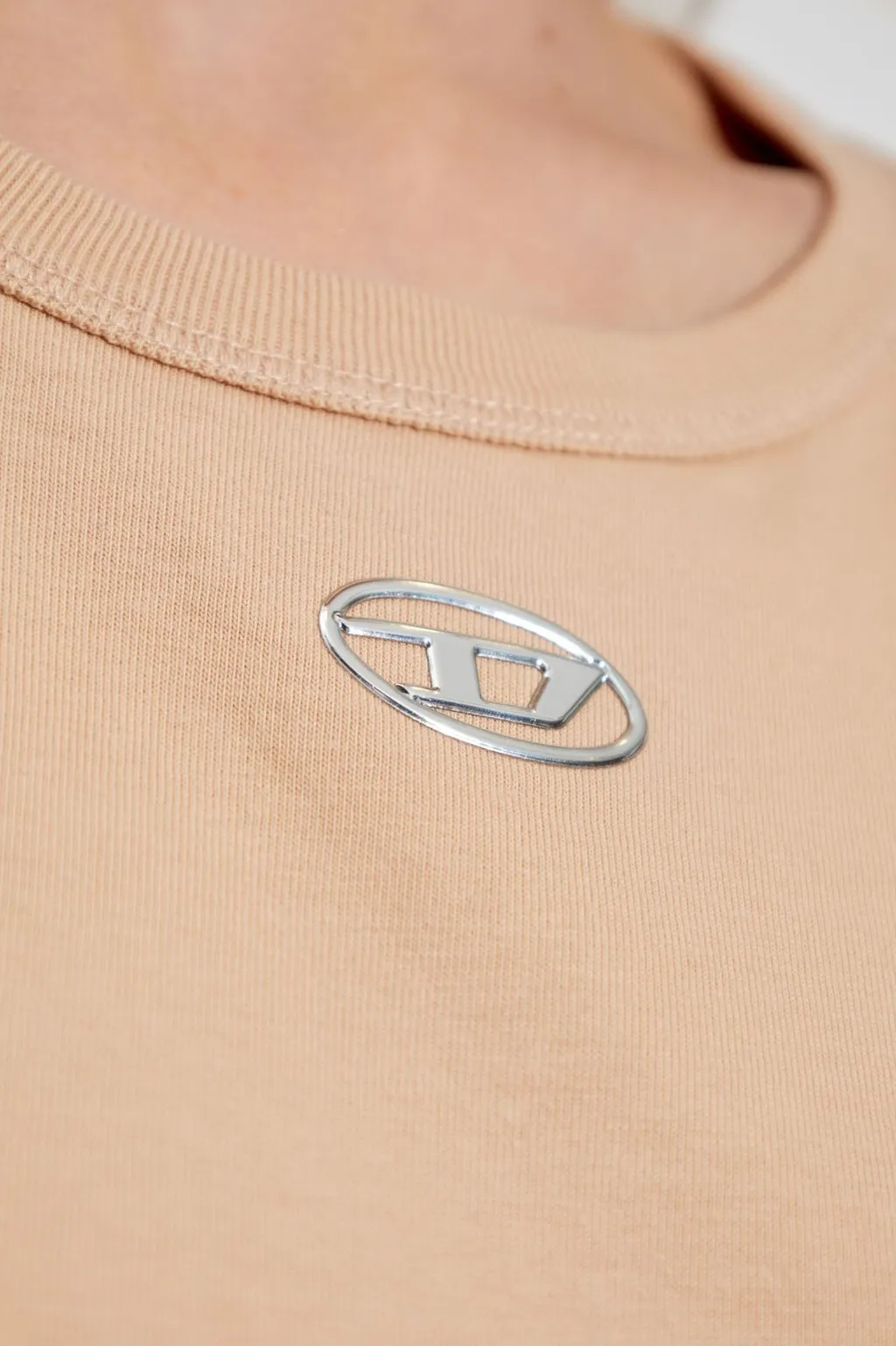 T-Normy-Od-S1 Metallic Oval D T-Shirt