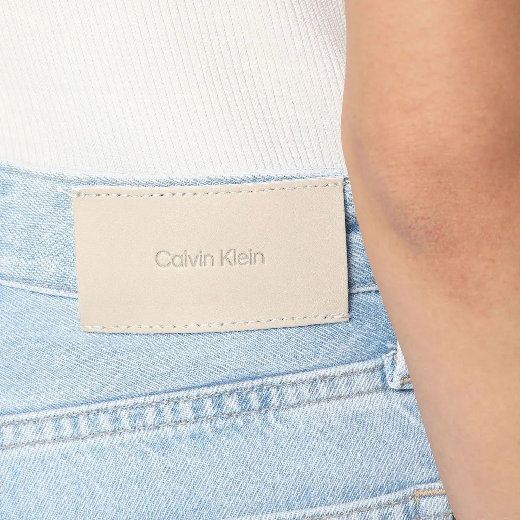 Wide-Leg Jeans