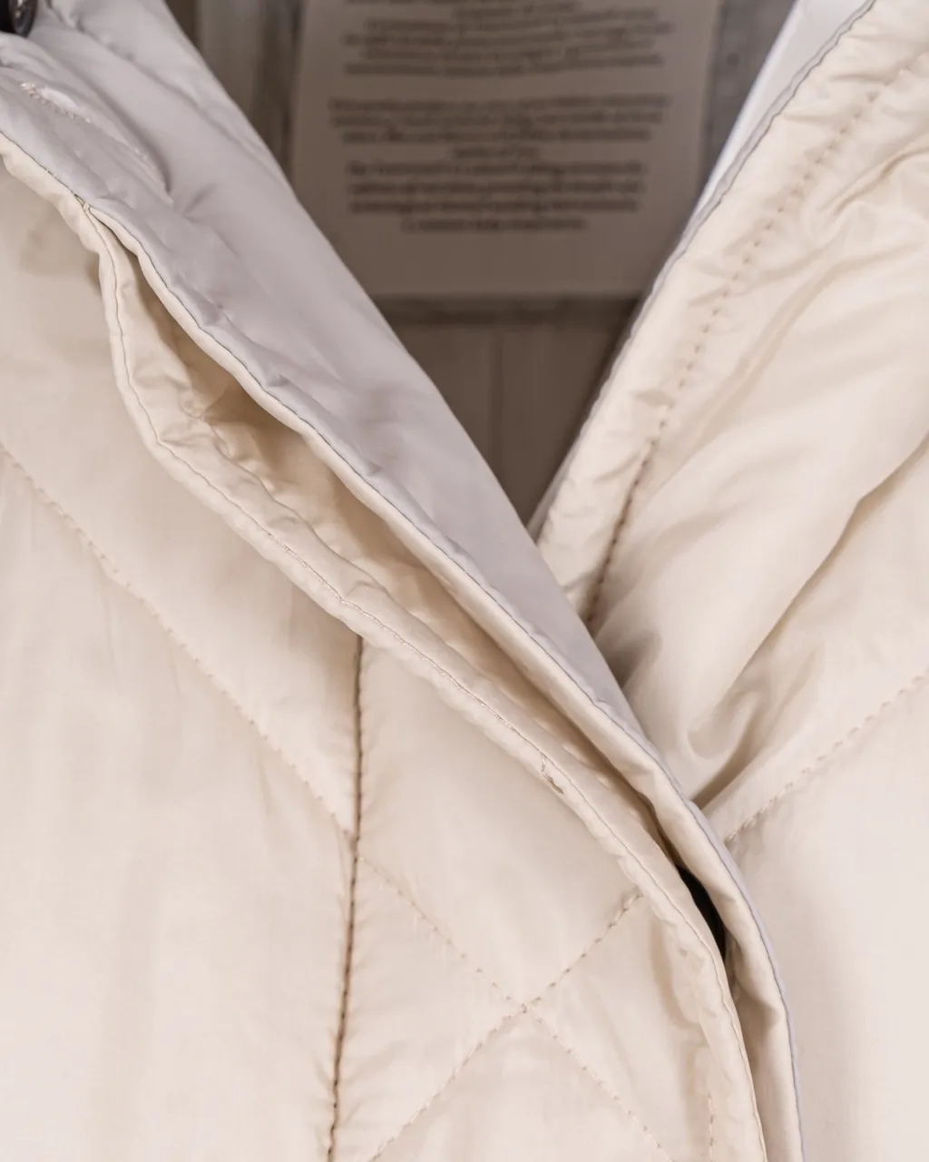 Wide-Sleeved Drawstring Quilted Coat
