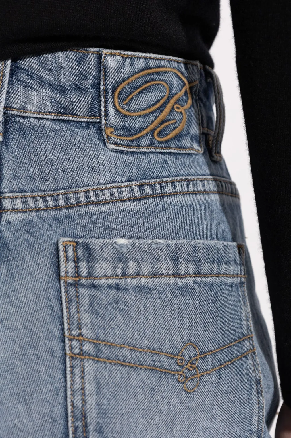 Signature Wide-Leg Jeans