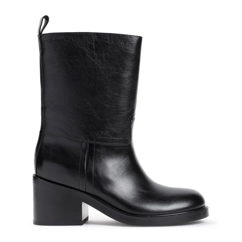 Round-Toe Heeled Boots