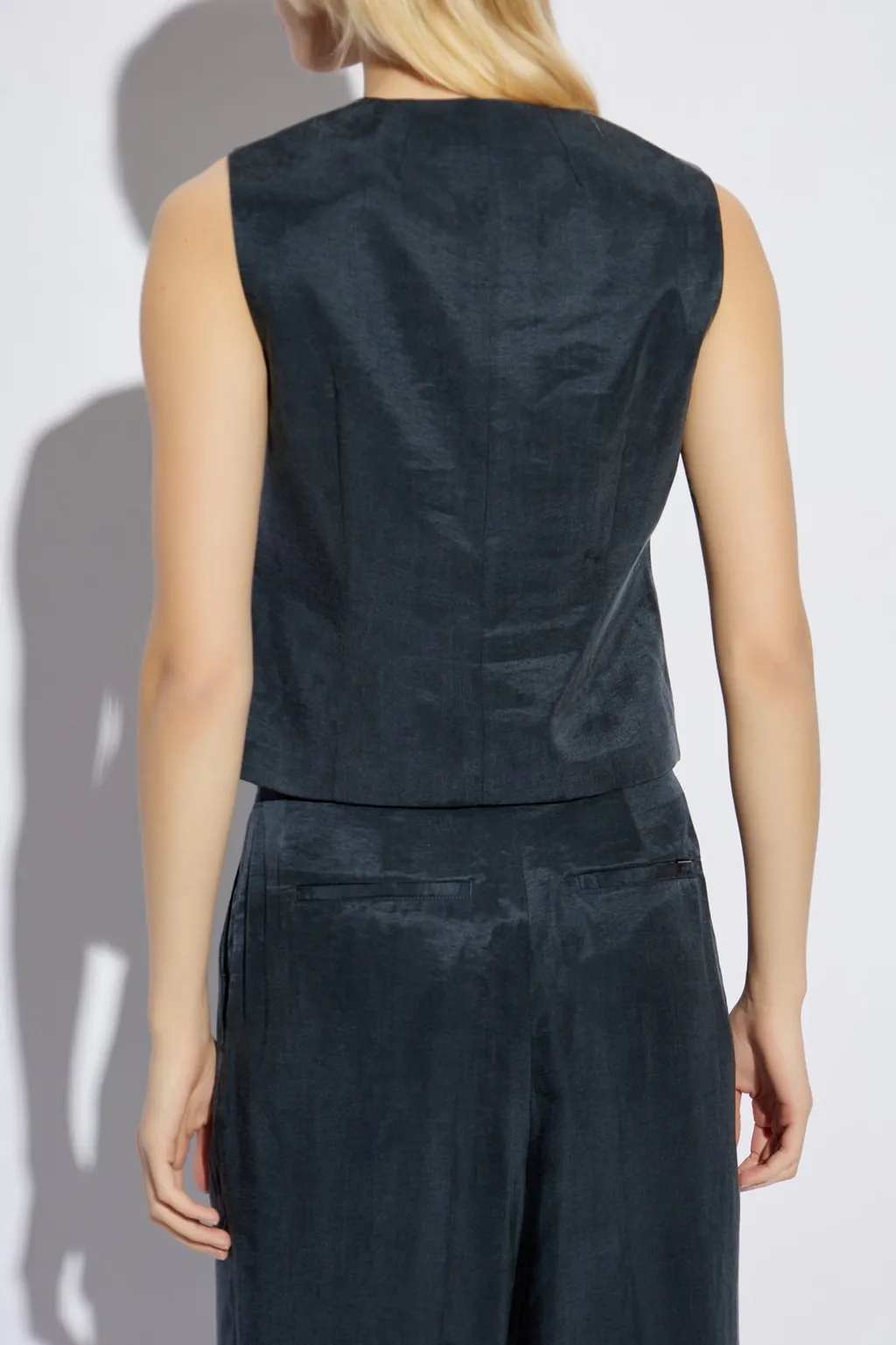 Averie Vest