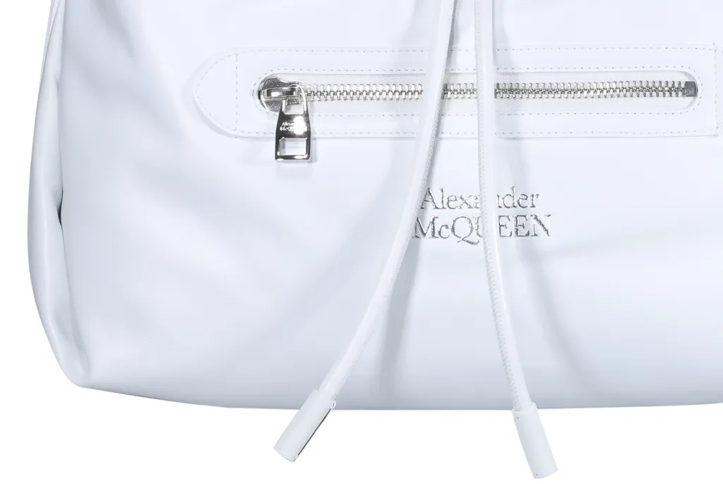 Logo Detailed Drawstring Shoulder Bag