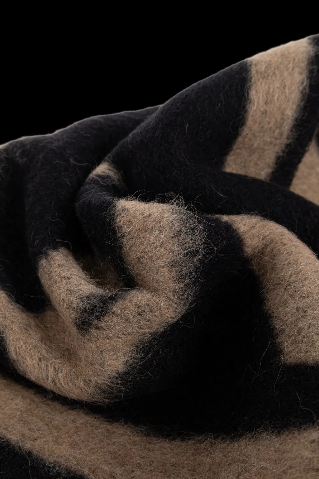 Logo Jacquard Fringed-Edge Scarf