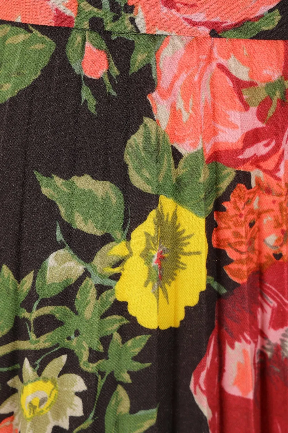 Pleated Floral Print Midi Skirt
