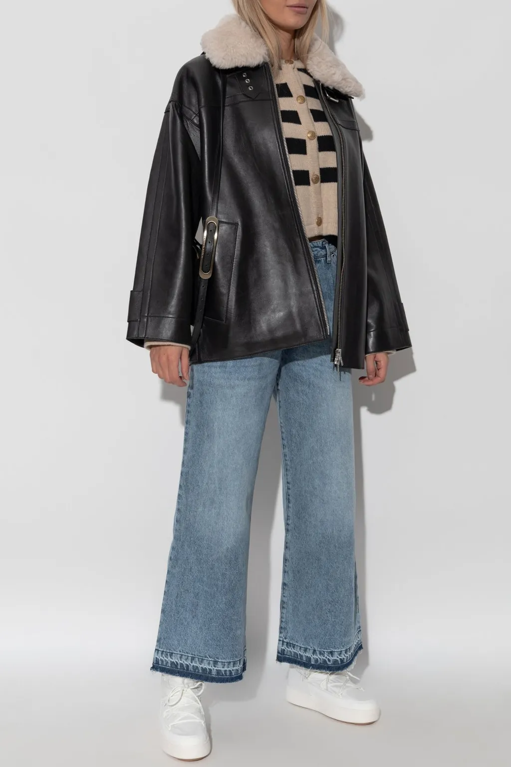 Wide-Leg Jeans