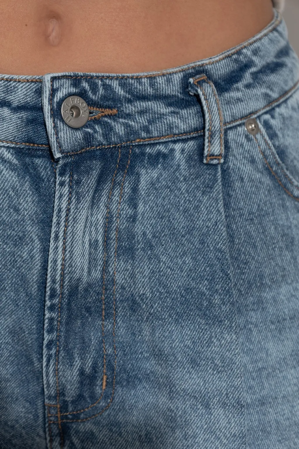 Wide-Leg Jeans
