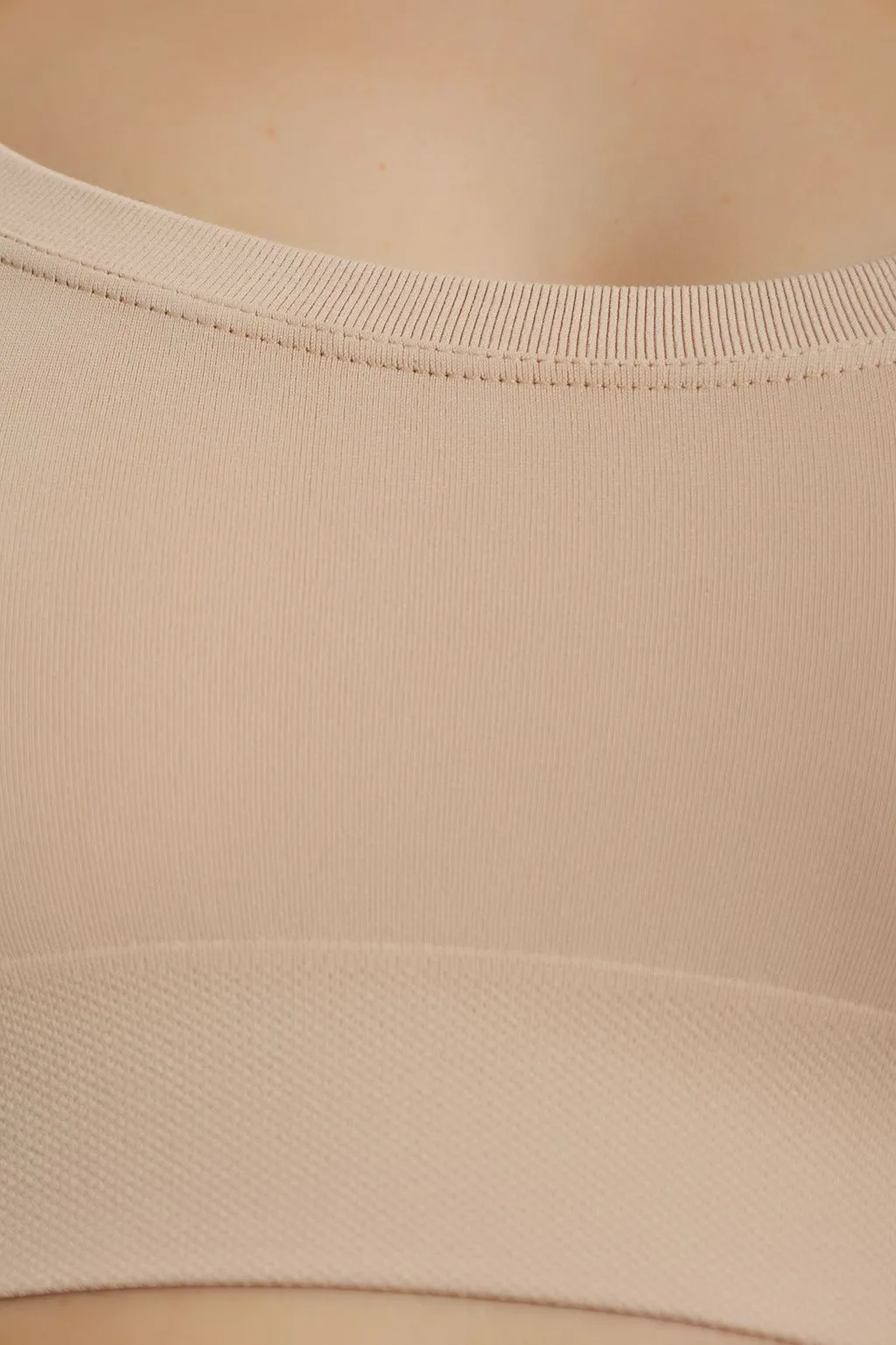 Seamless Scoop Neck Bra