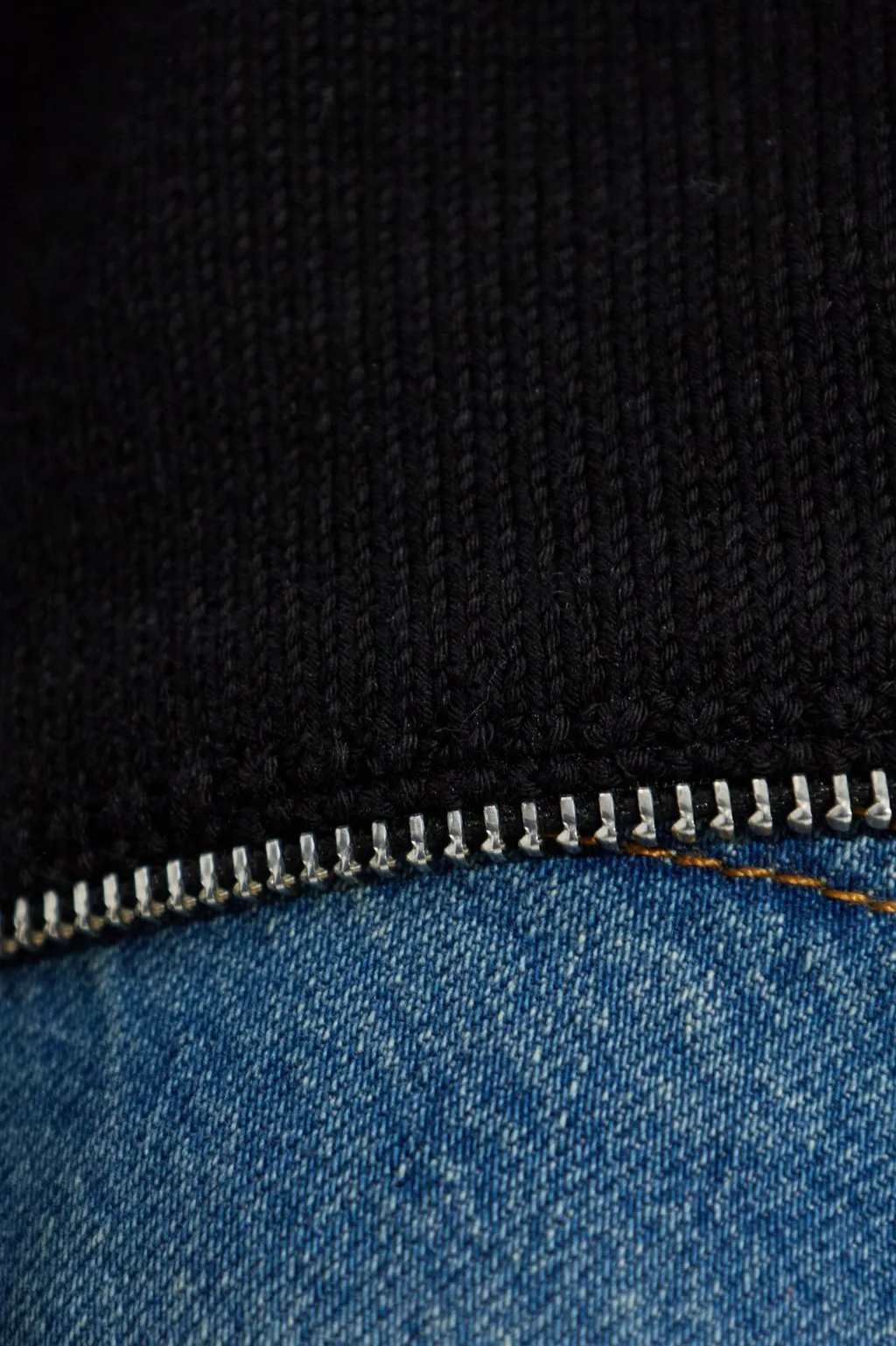 Cropped Sweater With Zipper Detail