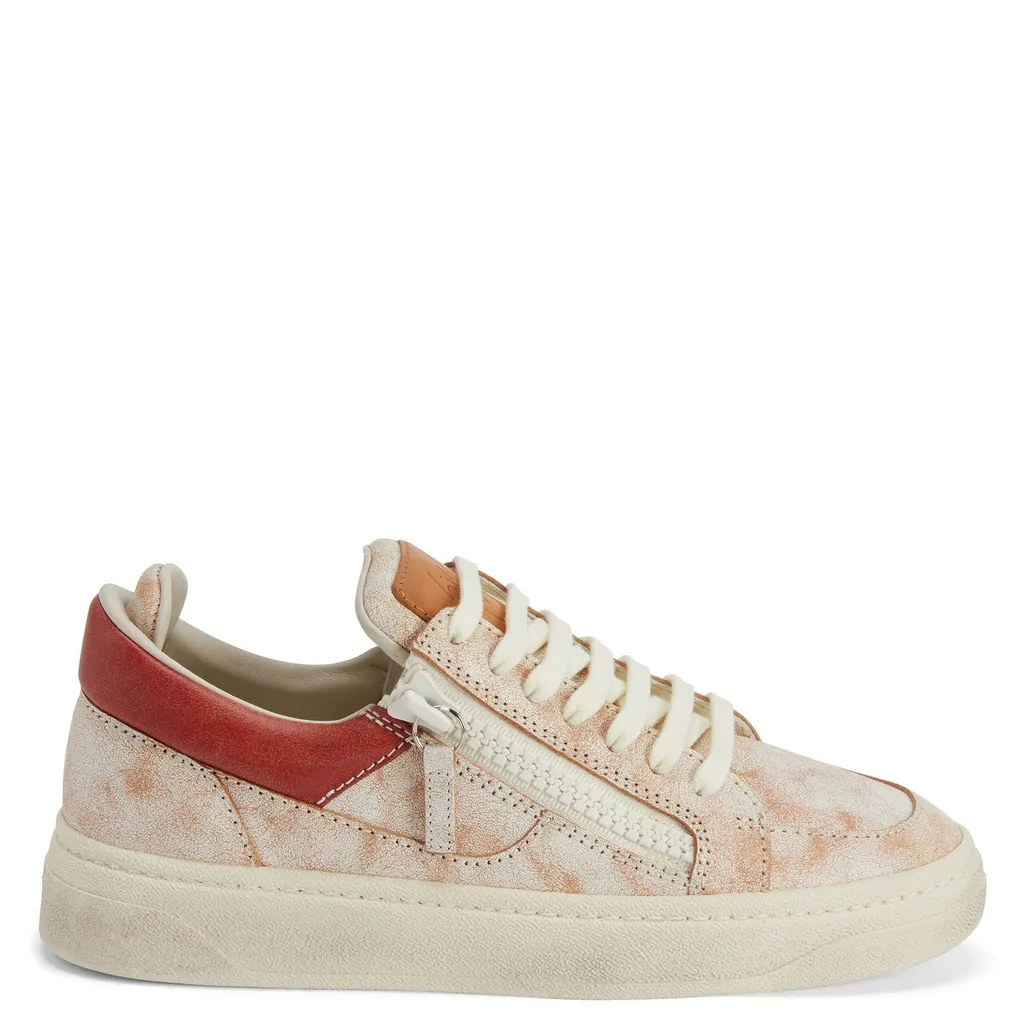 Low-Top Sneaker