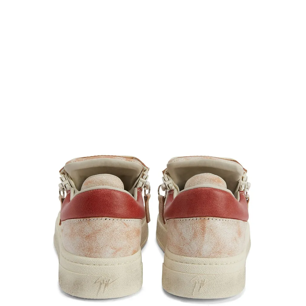 Low-Top Sneaker