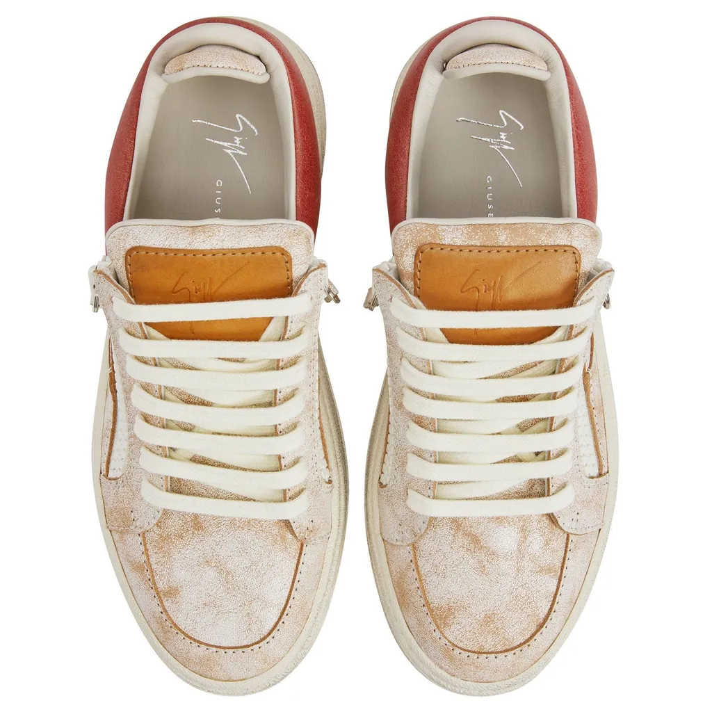 Low-Top Sneaker