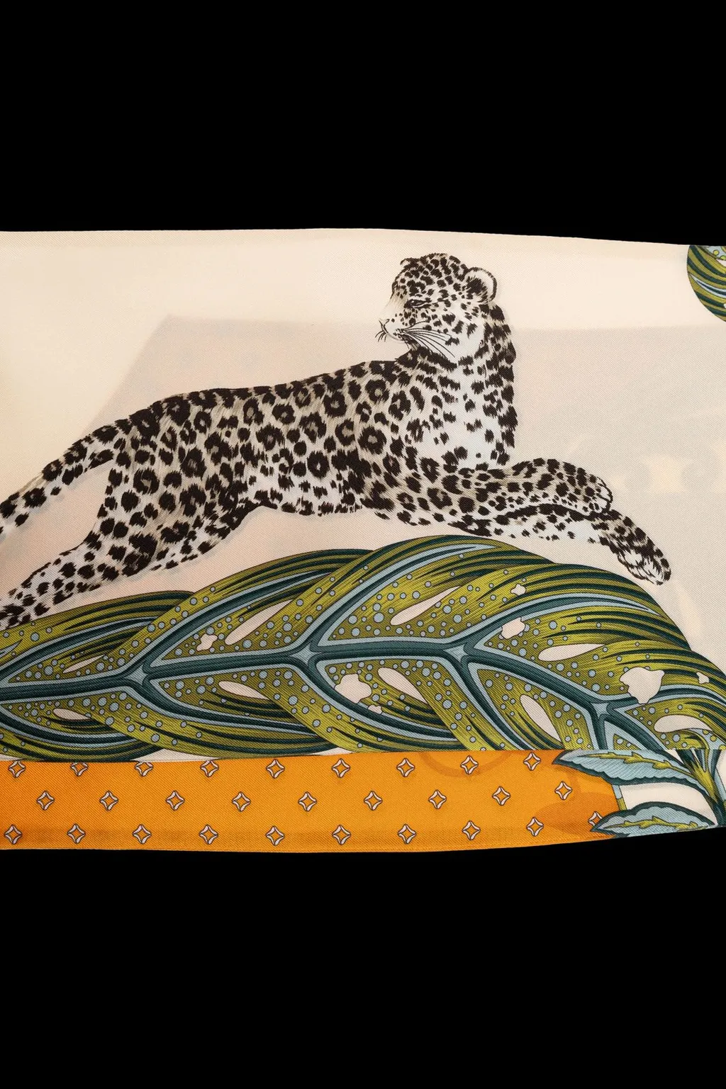 Scarf With Leopard And Tropical Leaf Print