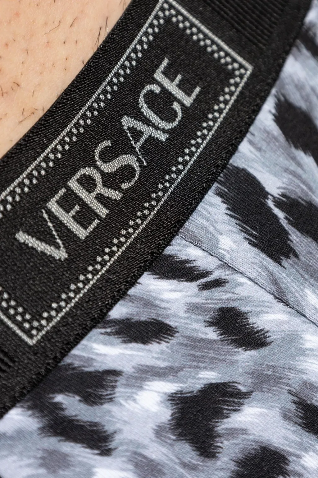 Logo Briefs