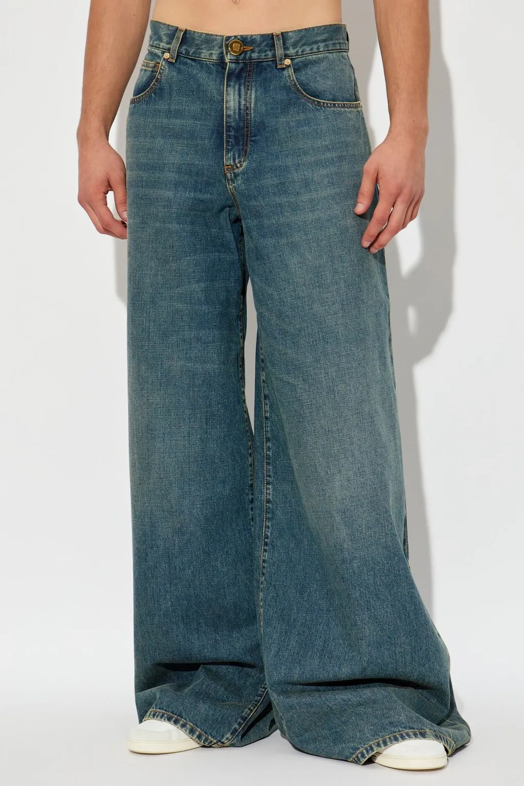 Wide-Leg Jeans
