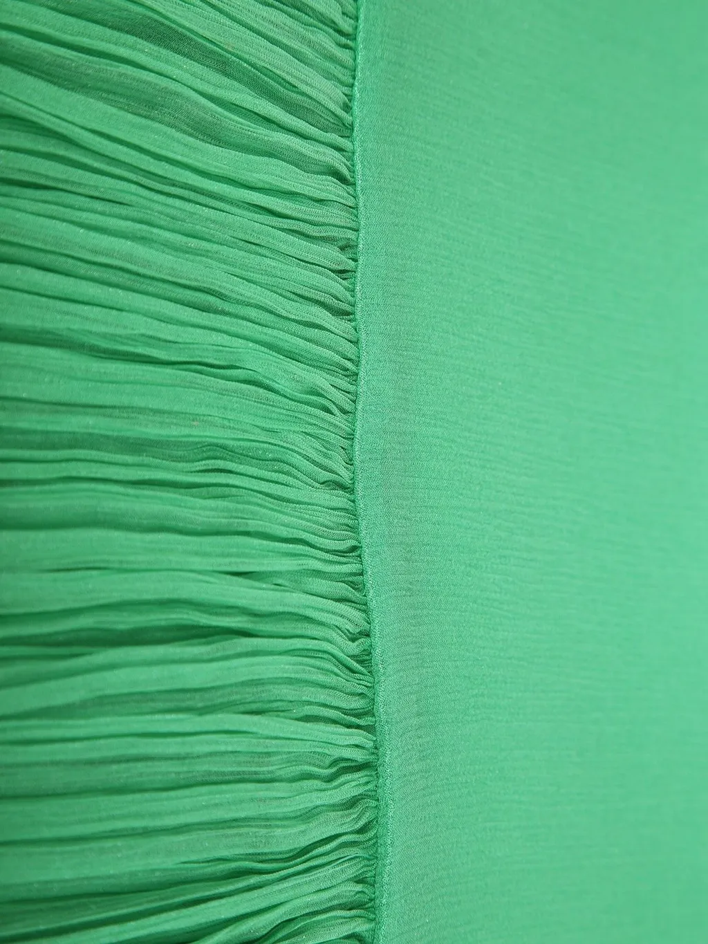 Scarf With Ruffled Edge