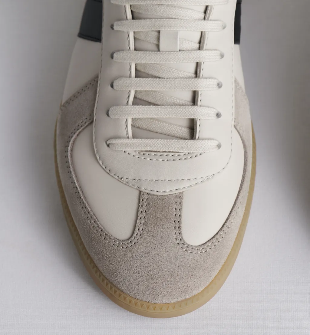 B23 Low-Top Sneakers
