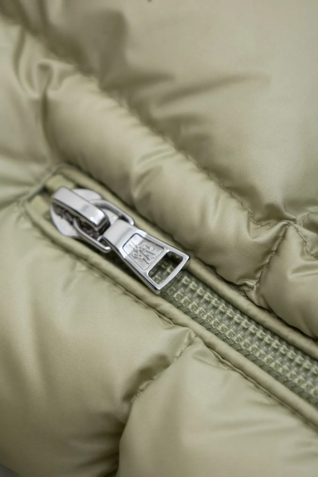 Moncler Enfant Parana Hooded Down Jacket