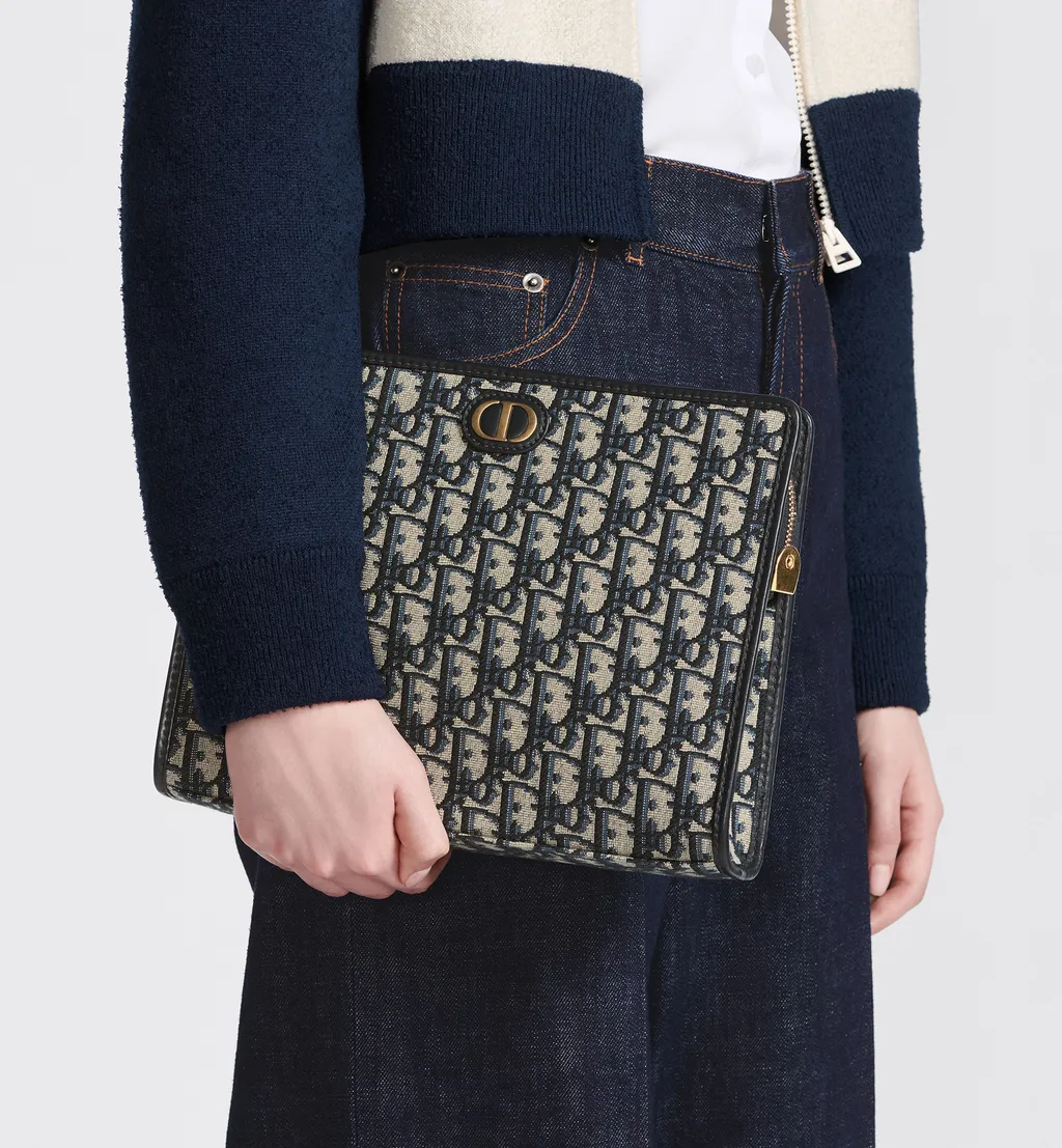 30 Montaigne Dea Pouch