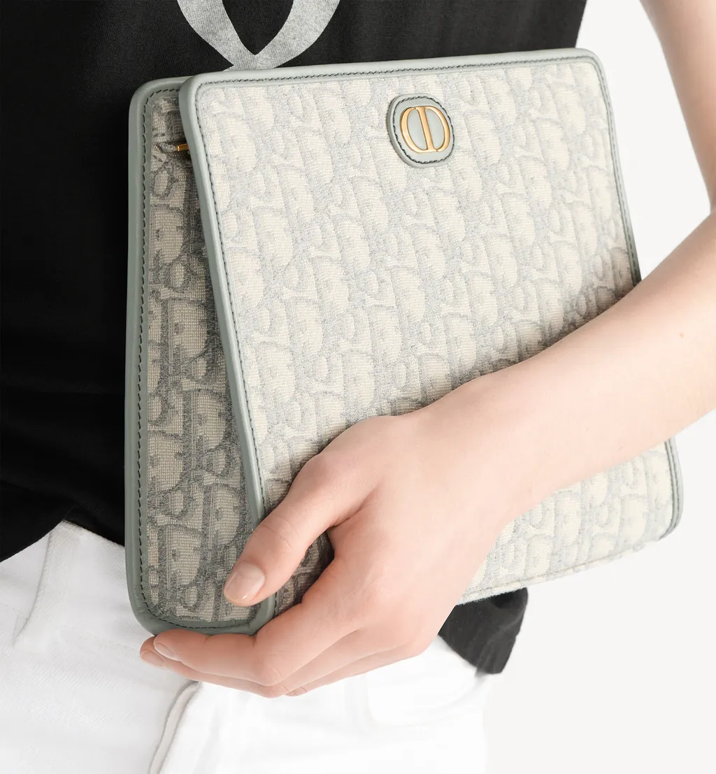 30 Montaigne Dea Pouch