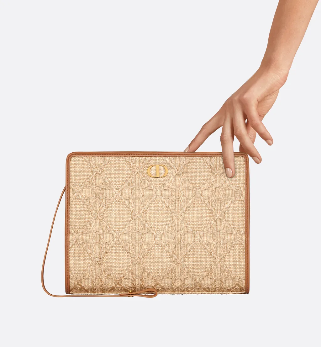 30 Montaigne Dea Pouch