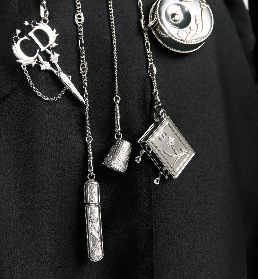 Cd Icon Chatelaine Belt Clasp