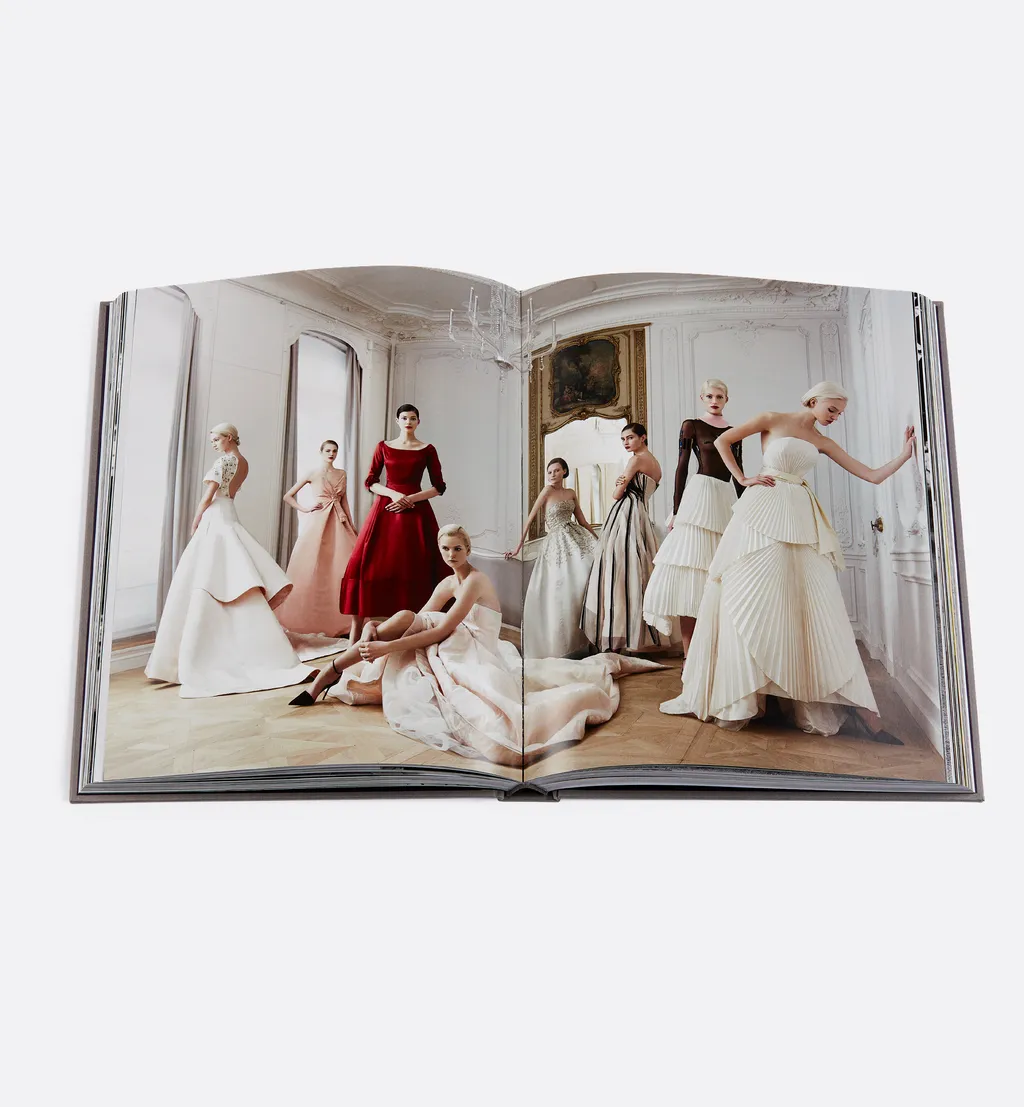 Book: Dior New Looks