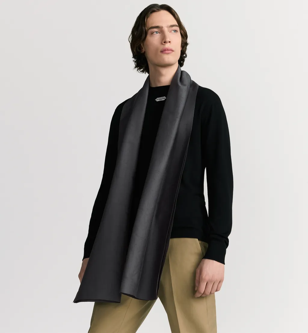 Dior Gravity Stole