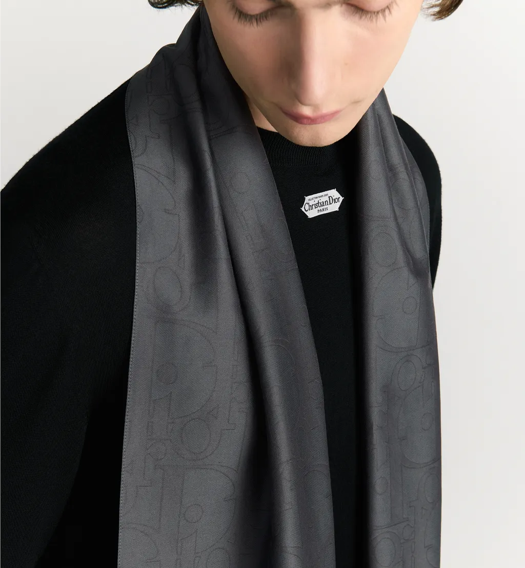 Dior Gravity Stole