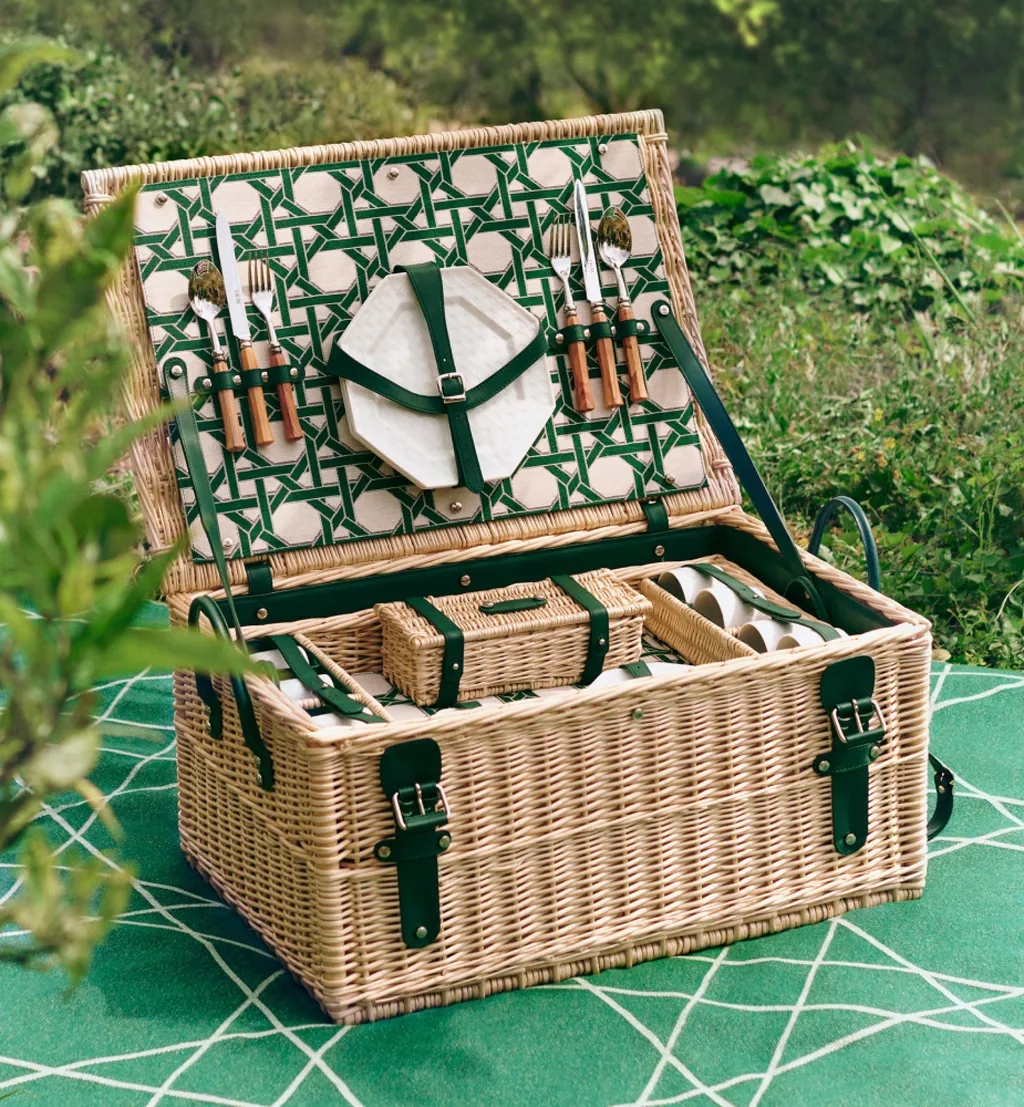 Miss Dior Picnic Basket For Four People