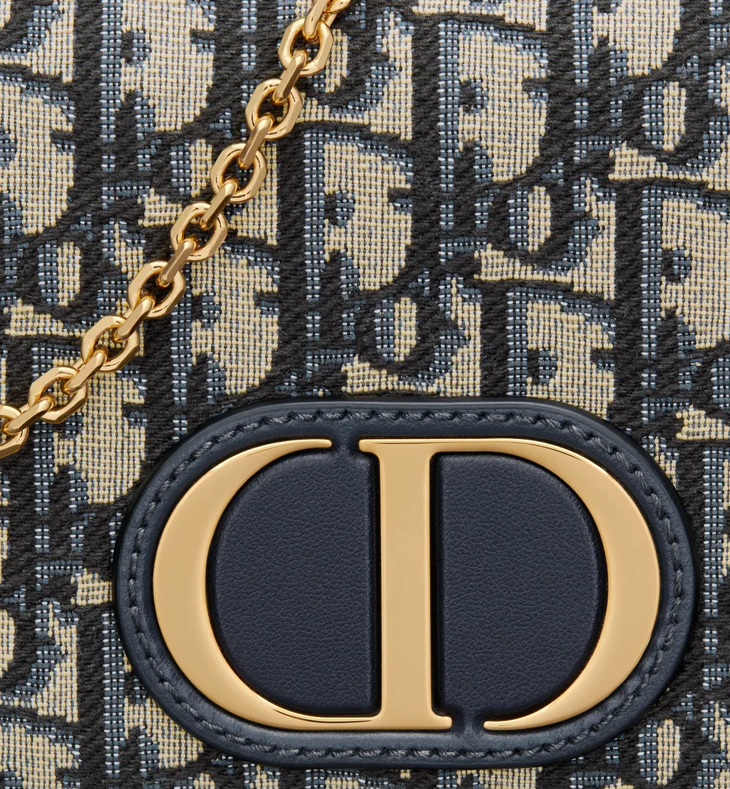 2-In-1 30 Montaigne Pouch