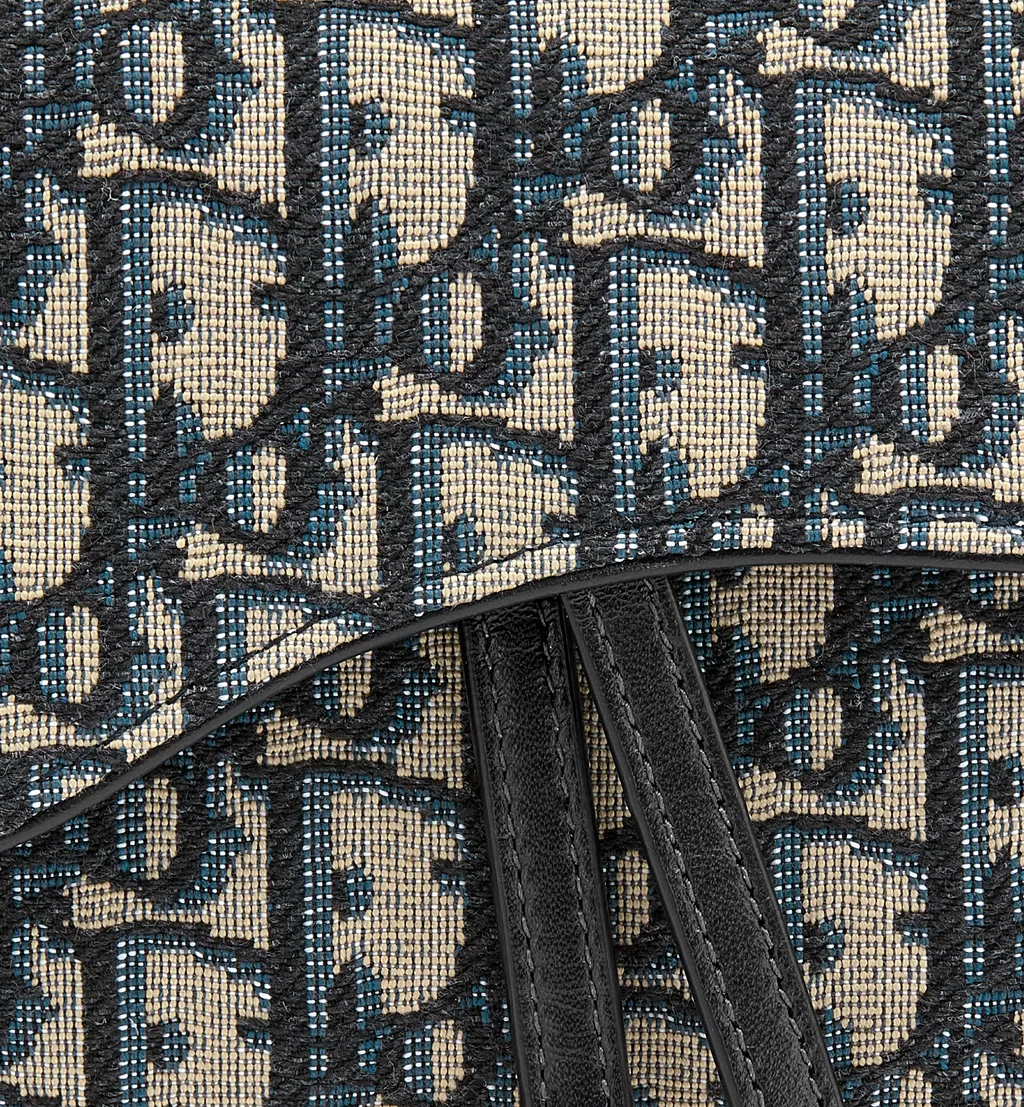 Small Saddle Pouch With Chain