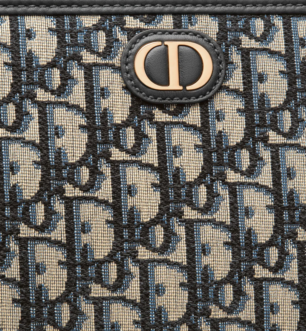 30 Montaigne Dea Pouch