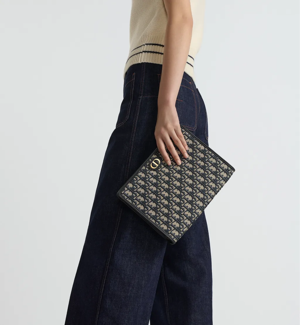 30 Montaigne Dea Pouch