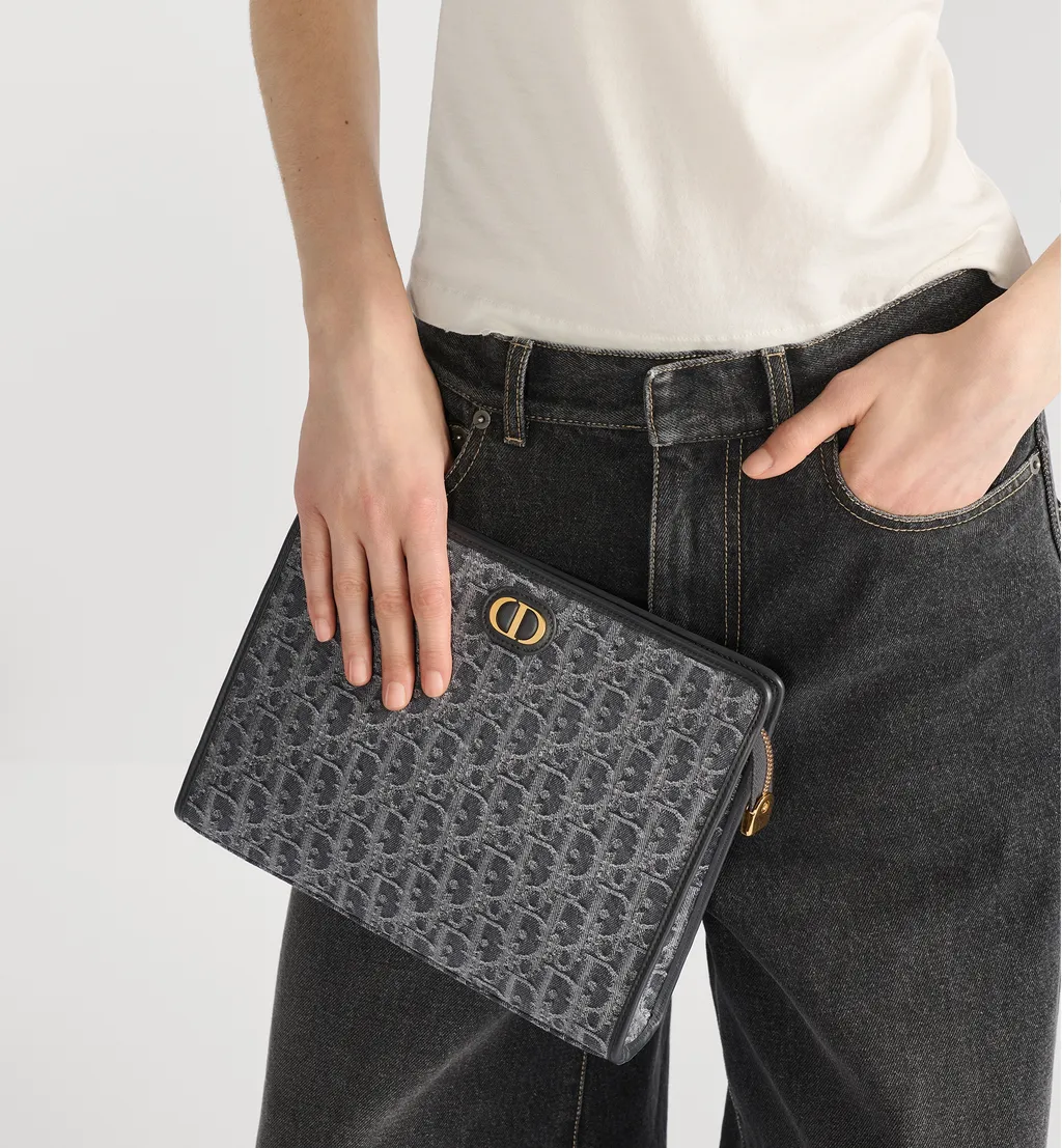 30 Montaigne Dea Pouch
