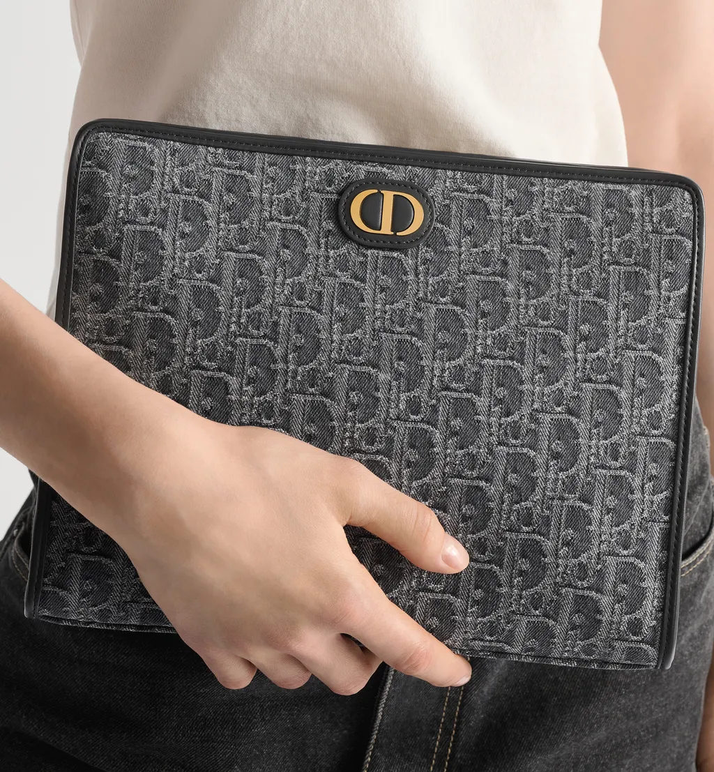 30 Montaigne Dea Pouch