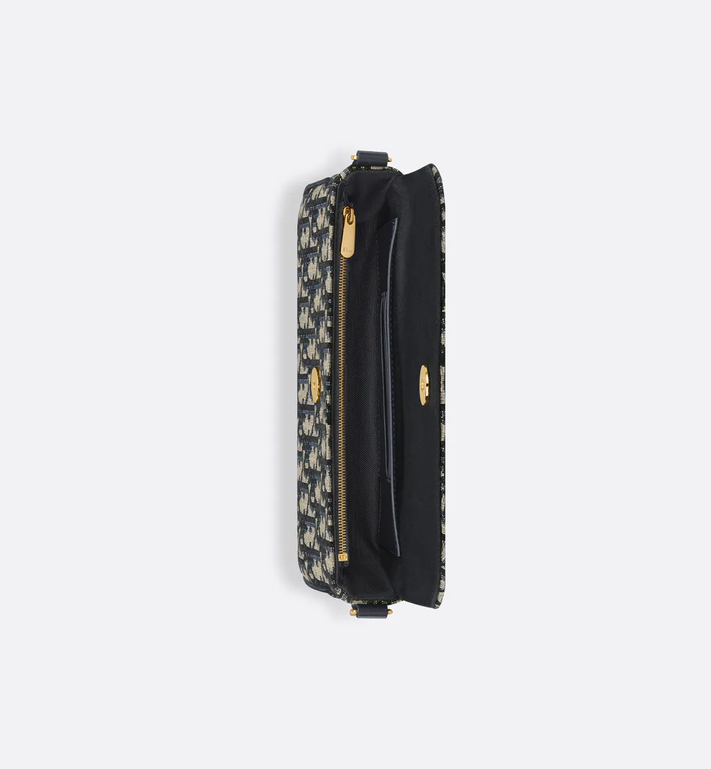 30 Montaigne D-Vine Pouch With Chain