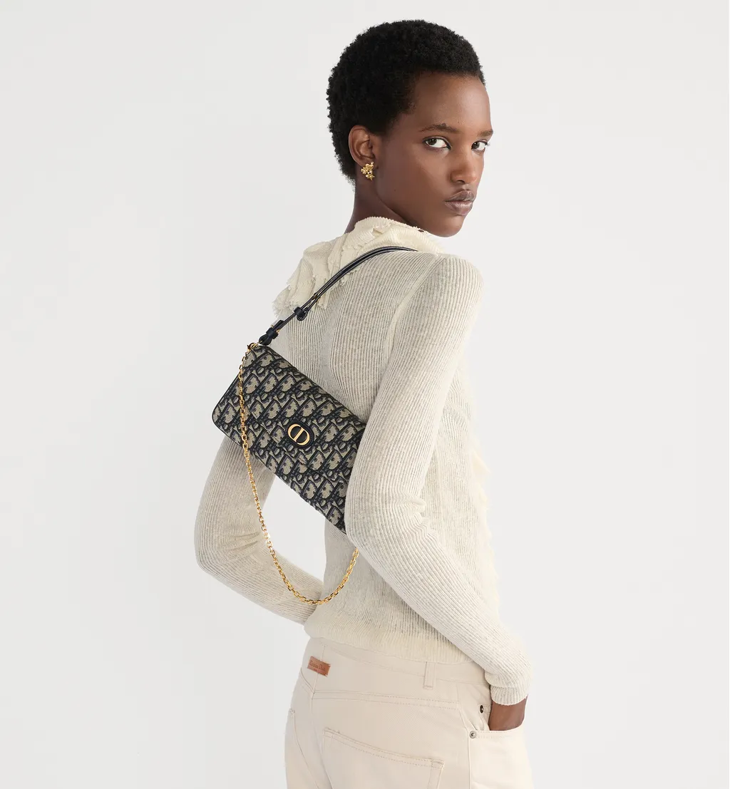 30 Montaigne D-Vine Pouch With Chain