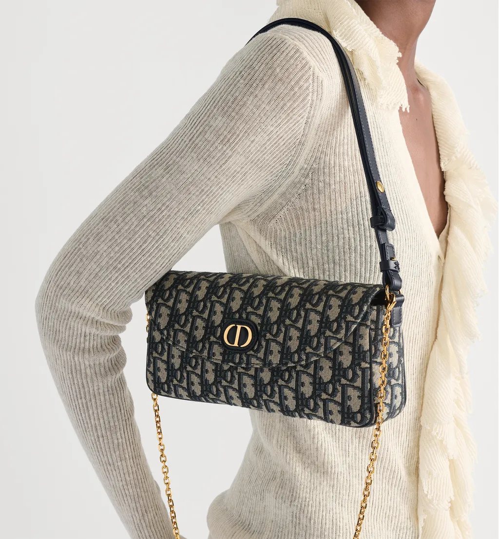 30 Montaigne D-Vine Pouch With Chain